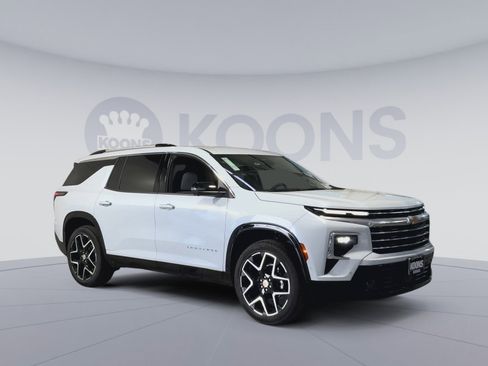 New 2026 Chevrolet Traverse High Country w/ LPO, Floor Liner Package FWD image 2