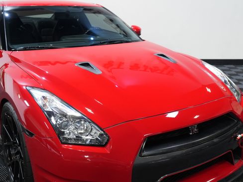 Used 2014 Nissan GT-R Premium image 12