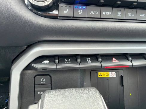 Used 2024 Toyota Sequoia Platinum AWD/4WD image 36