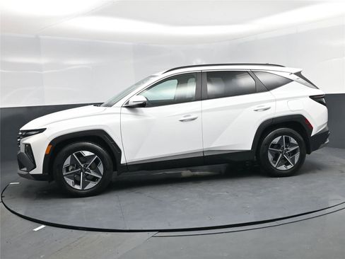 Certified 2025 Hyundai Tucson SEL image 3