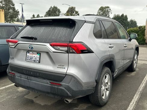 Used 2021 Toyota RAV4 XLE w/ Convenience Package image 5