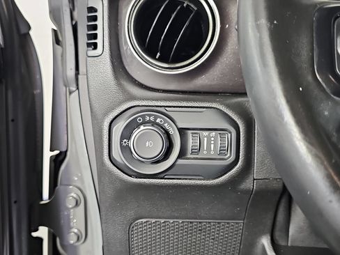 Used 2019 Jeep Wrangler Unlimited Sport AWD/4WD image 21