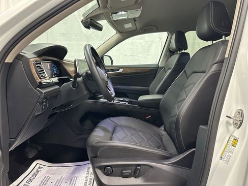 Used 2025 Volkswagen Atlas SE image 14