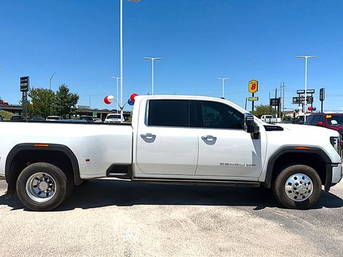 Used 2024 GMC Sierra 3500 Denali Ultimate AWD/4WD image 6