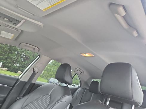Used 2020 Toyota Camry SE FWD image 16