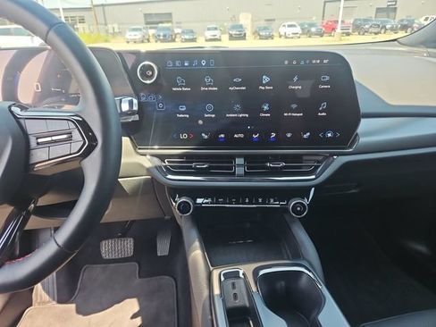 Used 2026 Chevrolet Equinox EV RS FWD image 18