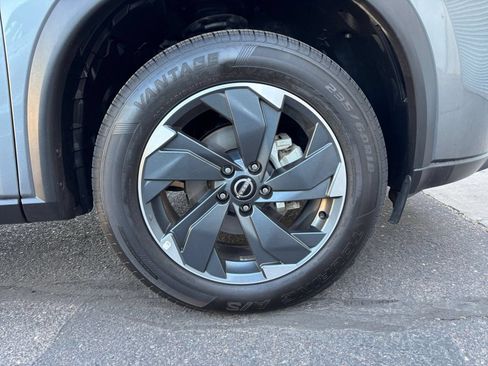 Used 2025 Nissan Rogue SV AWD/4WD image 32