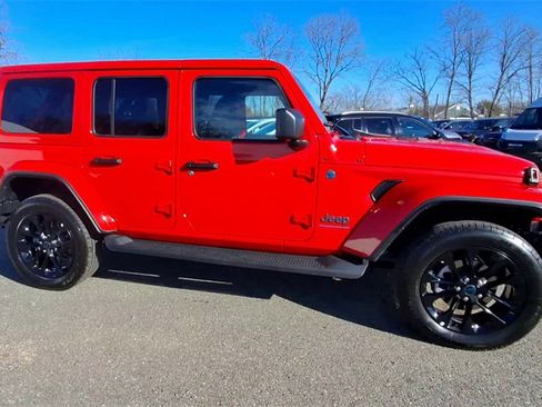 Used 2025 Jeep Wrangler Unlimited Sahara image 9