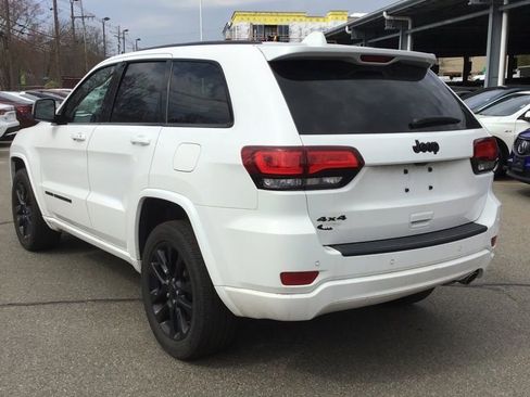 Used 2022 Jeep Grand Cherokee Laredo X image 3