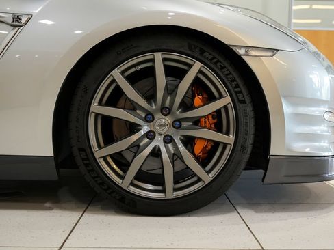 Used 2016 Nissan GT-R Premium AWD/4WD image 21