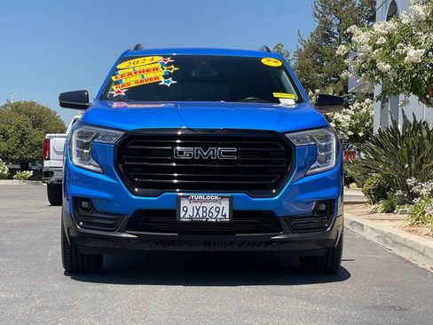 Used 2024 GMC Terrain SLT w/ Elevation Edition FWD image 2
