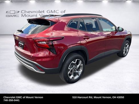 Used 2025 Chevrolet Trax LT w/ LT Convenience Package FWD image 5