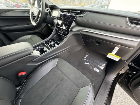 New 2025 Jeep Grand Cherokee L Altitude AWD/4WD image 12