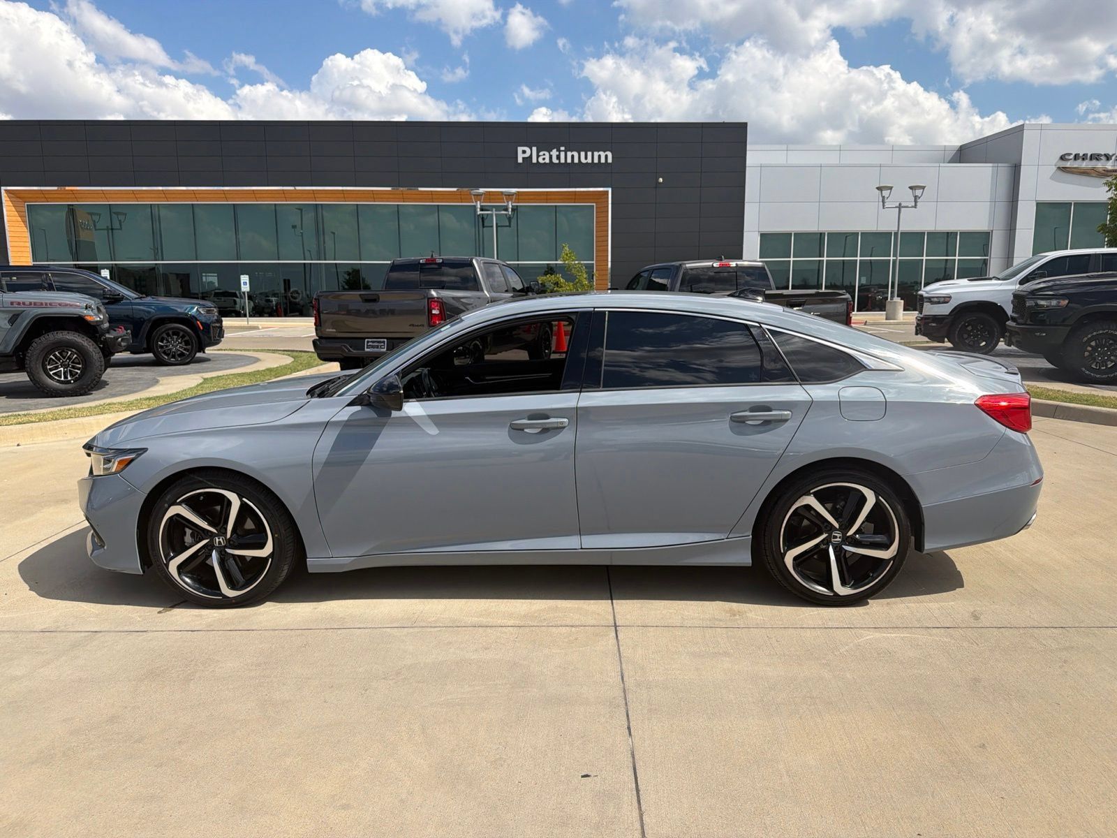 Used 2021 Honda Accord Sport image 2