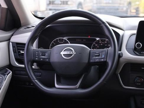 Used 2025 Nissan Rogue SV AWD/4WD image 25