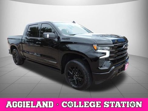 Used 2025 Chevrolet Silverado 1500 High Country w/ Midnight Edition AWD/4WD image 3