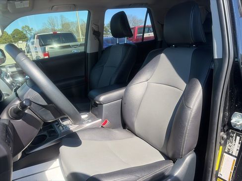 Used 2018 Toyota 4Runner SR5 Premium image 11