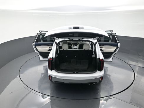 Used 2024 Kia Telluride EX w/ EX Captain's Chair Package image 13
