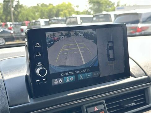 Used 2025 Honda Pilot TrailSport image 18