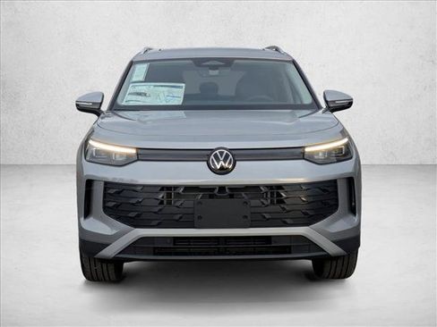 New 2025 Volkswagen Tiguan SE image 5