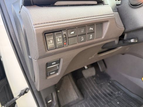 Used 2018 Honda Odyssey Elite image 5