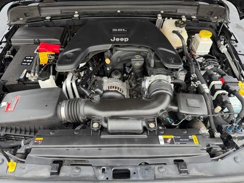 Used 2021 Jeep Gladiator Overland AWD/4WD image 39