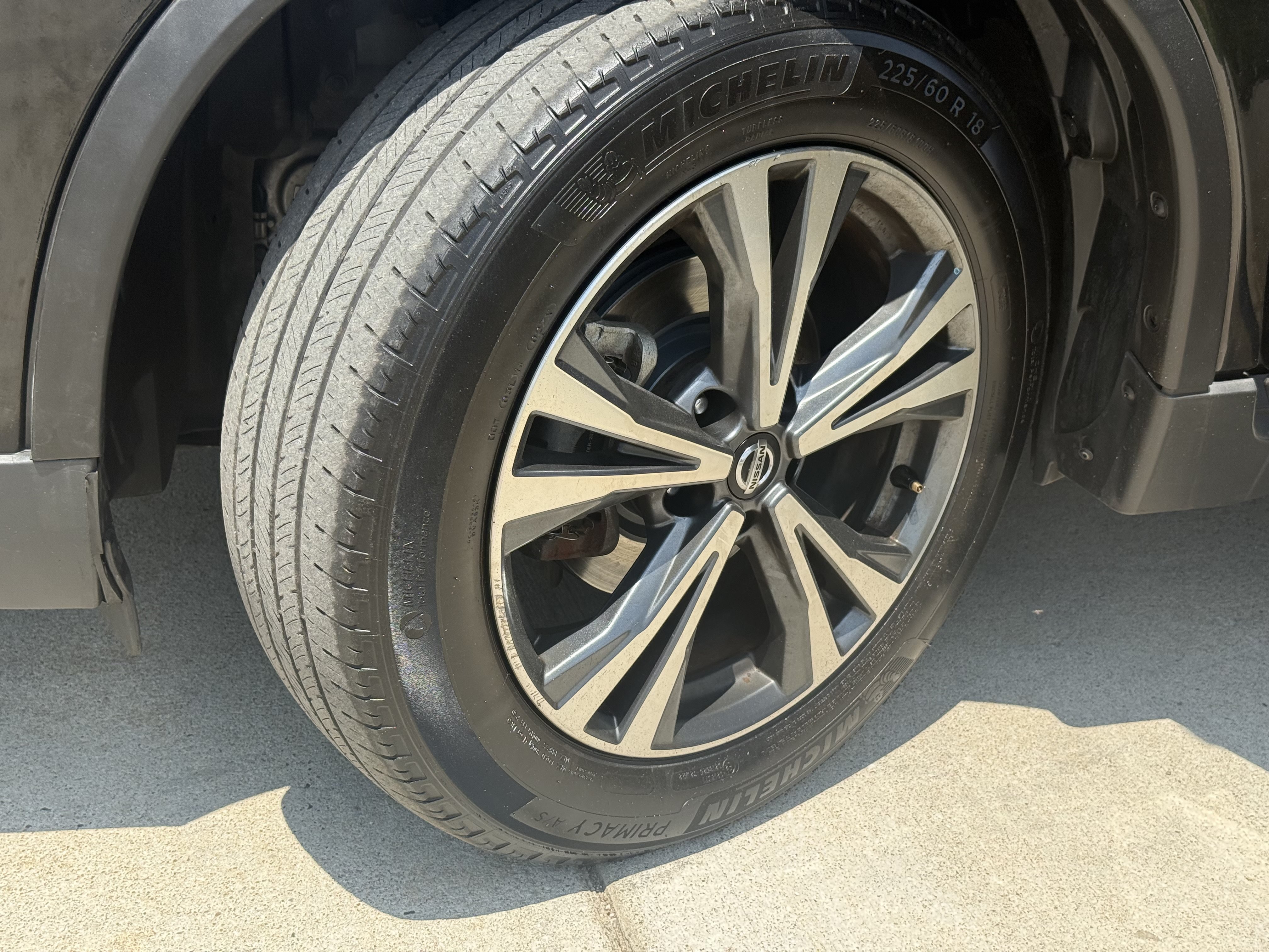 Used 2019 Nissan Rogue SV w/ Premium Package FWD image 18