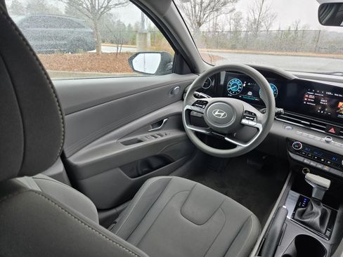 Used 2024 Hyundai Elantra SEL image 9