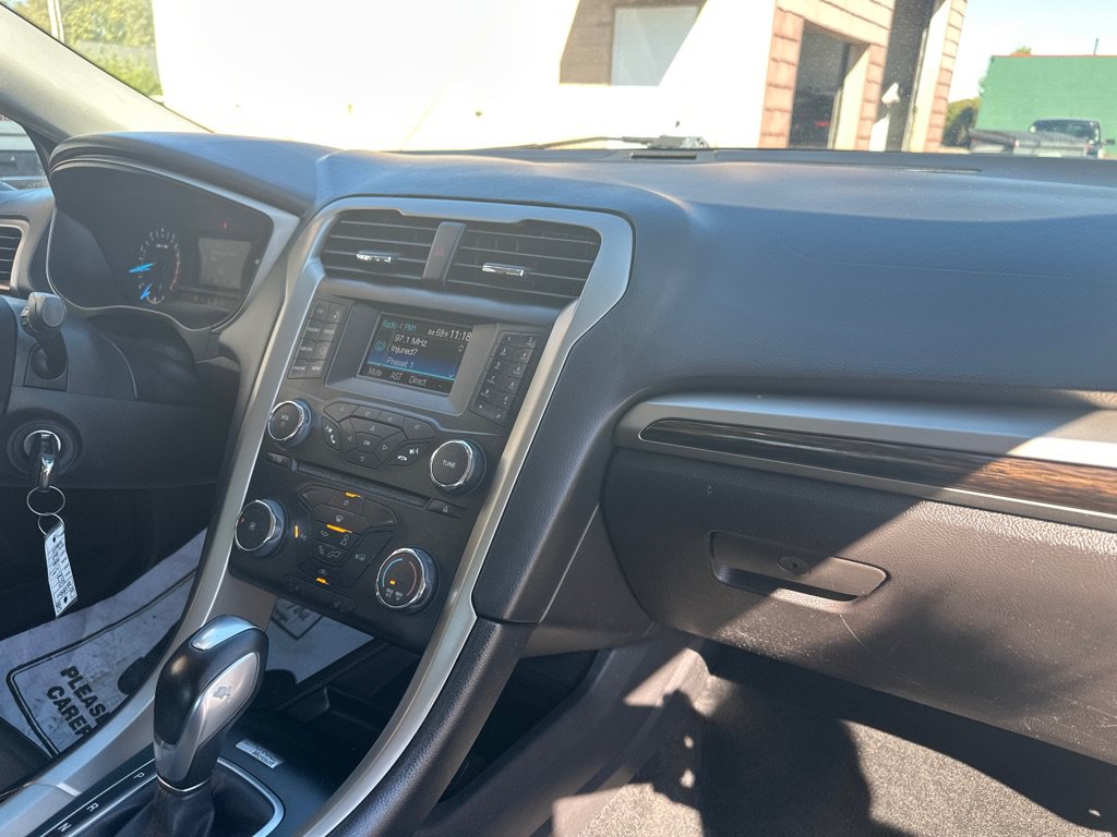 Used 2013 Ford Fusion SE FWD image 7