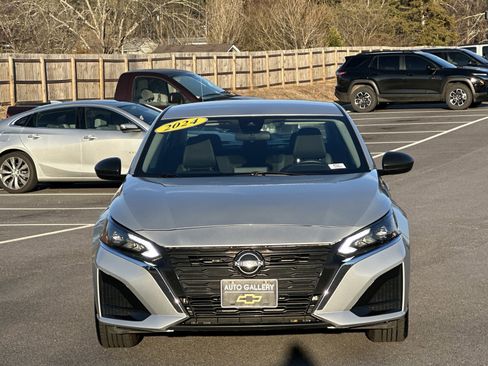 Used 2024 Nissan Altima 2.5 SV AWD/4WD image 2