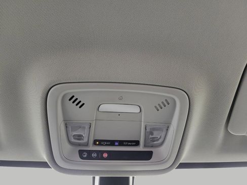 Used 2019 Chevrolet Traverse LT w/ LPO, Floor Liner Package AWD/4WD image 19