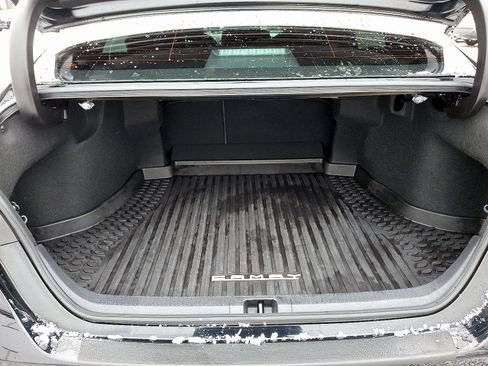 Certified 2021 Toyota Camry SE w/ Blackout Package (TMS) image 28