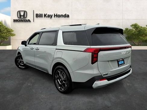Used 2025 Kia Carnival EX FWD image 6