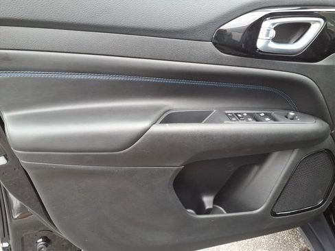 New 2026 Jeep Compass Latitude image 8