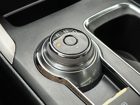 Used 2017 Ford Fusion SE w/ Fusion SE Technology Package image 20