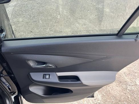 Used 2025 Buick Envista Avenir FWD image 33