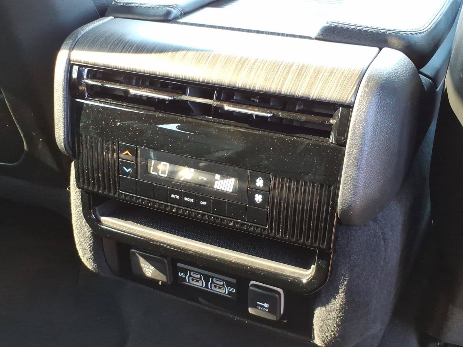 Used 2023 Jeep Wagoneer Series II AWD/4WD image 26