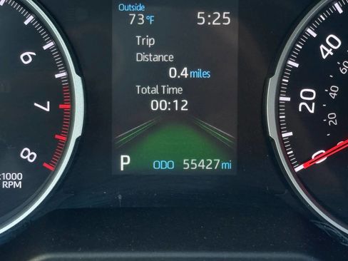 Used 2021 Toyota RAV4 LE AWD/4WD image 8