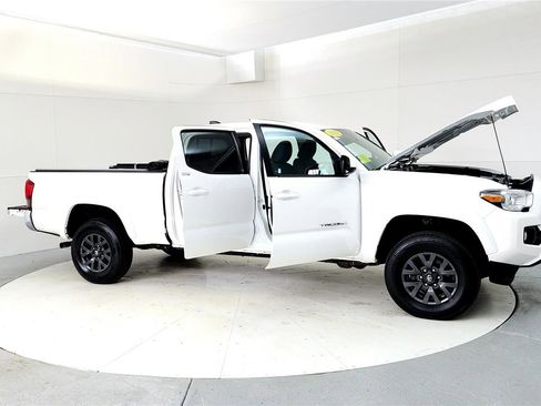 Certified 2023 Toyota Tacoma SR5 AWD/4WD image 12