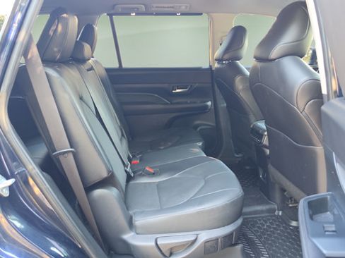 Used 2024 Toyota Grand Highlander AWD image 33