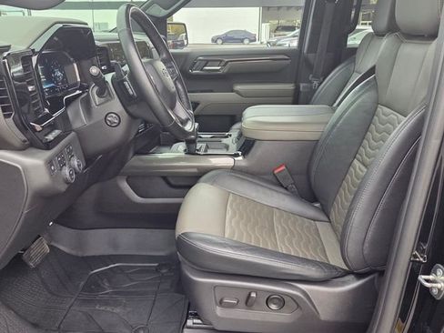 Used 2024 Chevrolet Silverado 1500 ZR2 w/ Technology Package AWD/4WD image 9