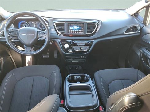 Certified 2020 Chrysler Pacifica Touring w/ S Appearance Package image 9