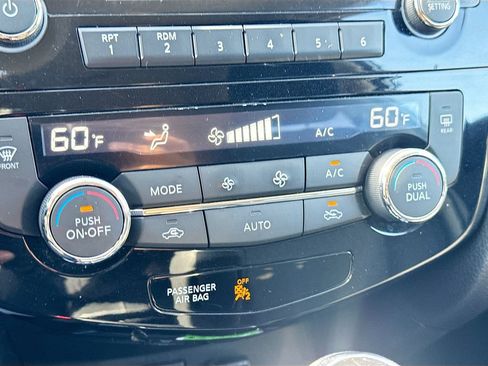 Used 2017 Nissan Rogue SV FWD image 17