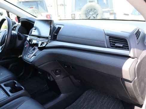 Certified 2025 Honda Odyssey EX-L image 9