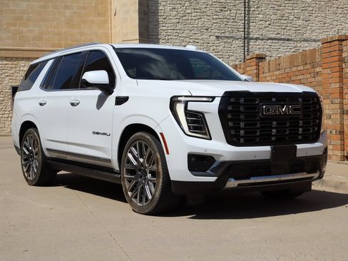 Used 2026 GMC Yukon Denali Ultimate AWD/4WD image 2