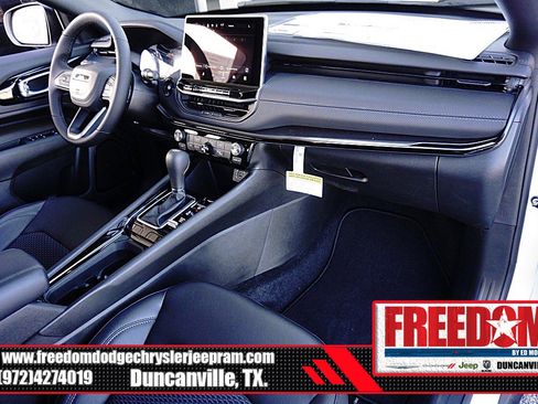 New 2026 Jeep Compass Latitude image 12