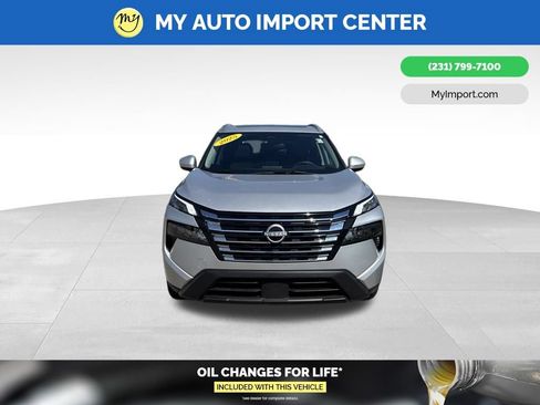 Used 2025 Nissan Rogue SV w/ SV Premium Package AWD/4WD image 2