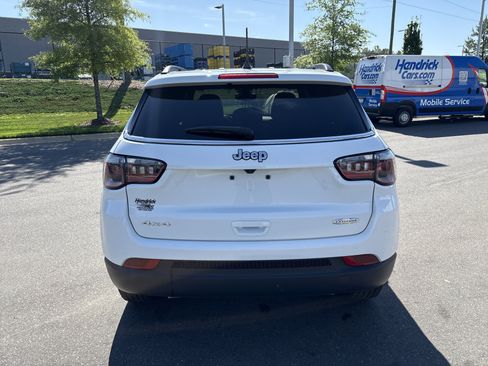 Certified 2025 Jeep Compass Latitude image 8