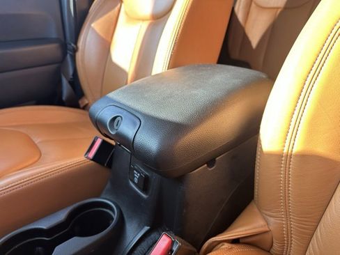 Used 2016 Jeep Wrangler Unlimited Rubicon w/ Connectivity Group image 12