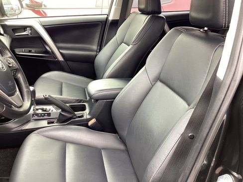 Used 2018 Toyota RAV4 Limited image 5